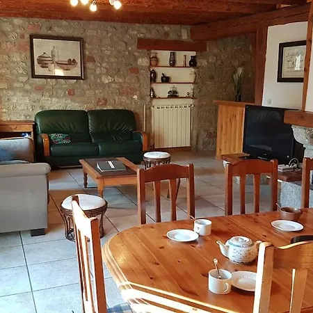 펜션 Lozere St Alban Aubrac Margeride 4 Etoiles 8 Personnes Au Calme Pres Nature *
