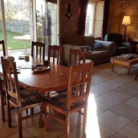 펜션 Lozere St Alban Aubrac Margeride 4 Etoiles 8 Personnes Au Calme Pres Nature