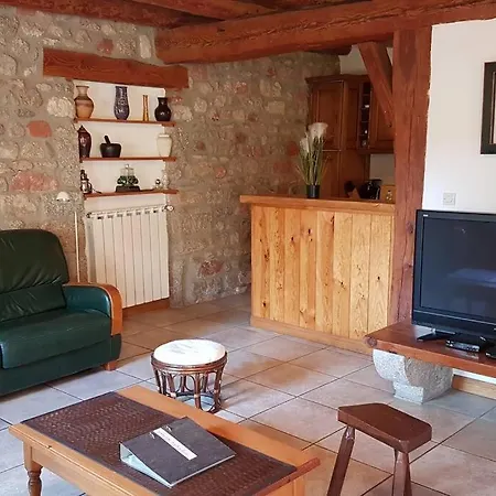 Lozere St Alban Aubrac Margeride 4 Etoiles 8 Personnes Au Calme Pres Nature Holiday home Saint-Alban-sur-Limagnole